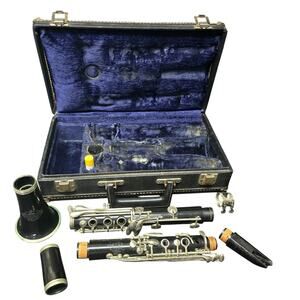 Vintage Musical Instrument Holton Collegiate Clarinet with Hard Carrying Case